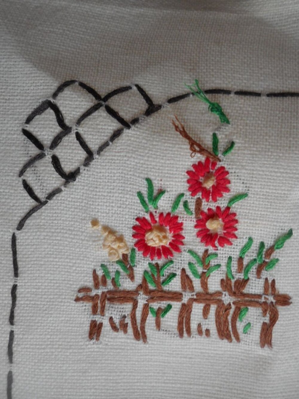 Vintage red black floral handmade embroidered Lace Dresser scarf runner - Picture 2 of 4